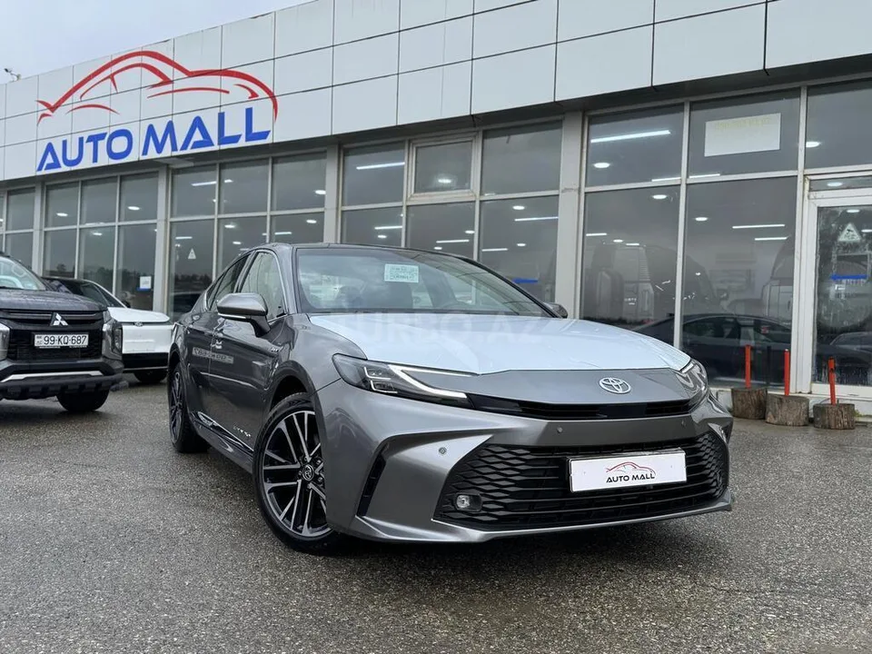 Toyota Camry — foto 1/4