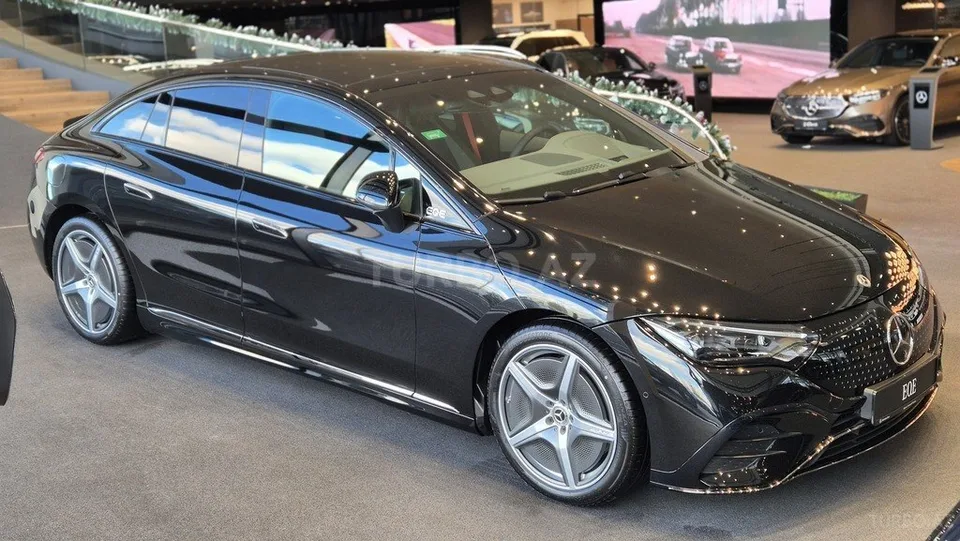 Mercedes EQE 350 — foto 3/4