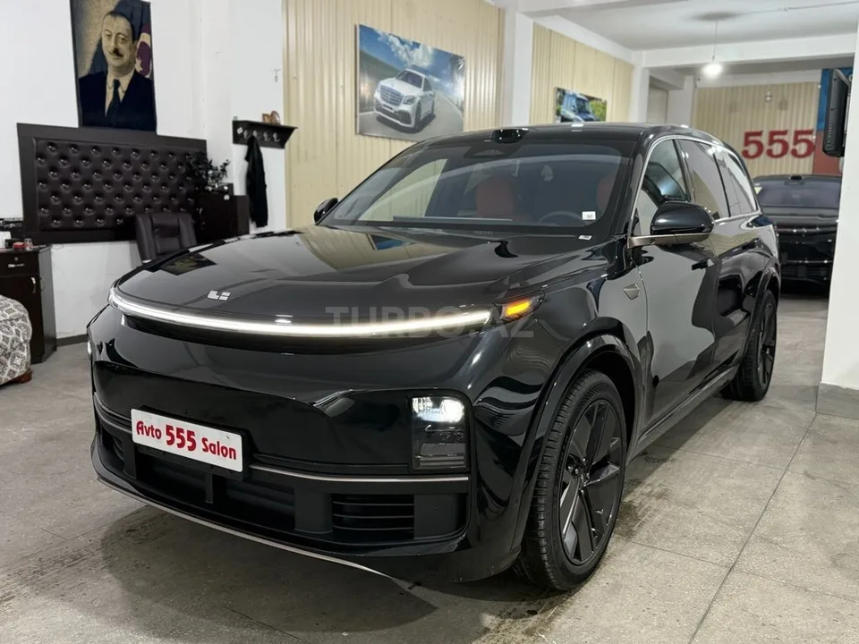 Li Auto L9 — foto 3/4