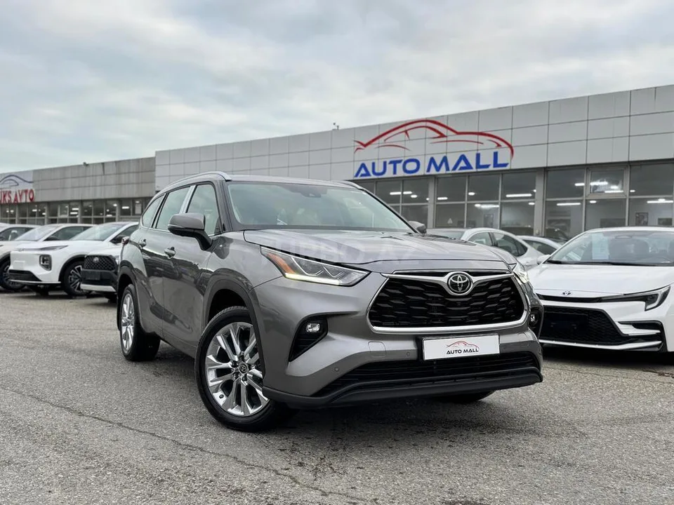 Toyota Highlander — foto 1/4