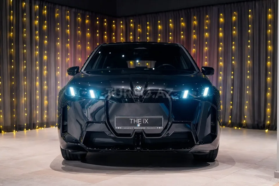 BMW iX — foto 1/4