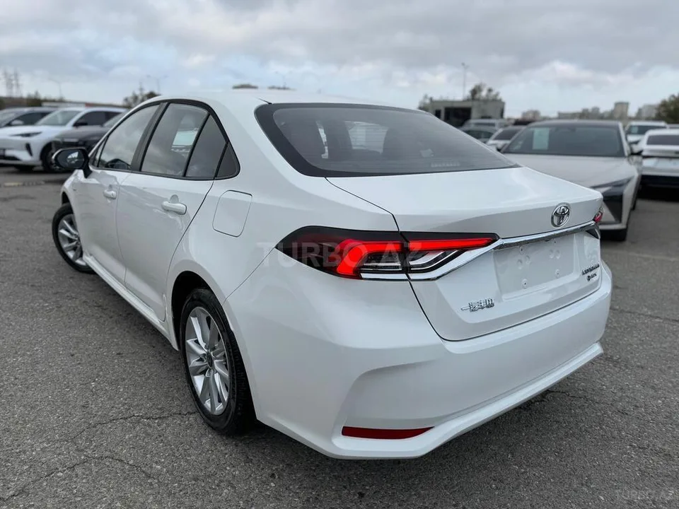 Toyota Corolla — foto 3/4
