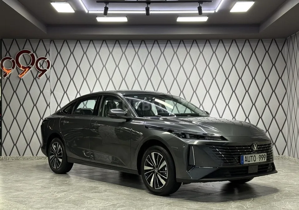 Changan Eado — foto 3/4
