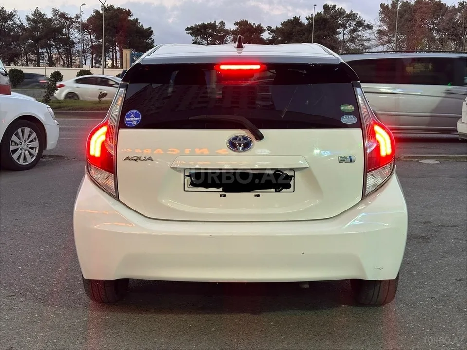 Toyota Aqua — foto 2/4
