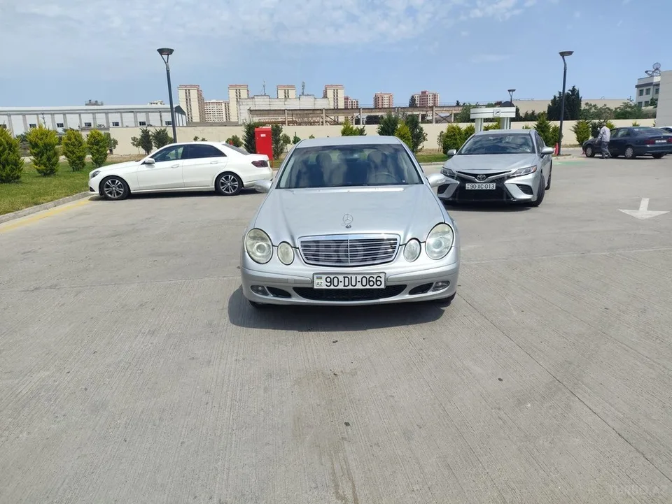 Mercedes E 240 — фото 1/4