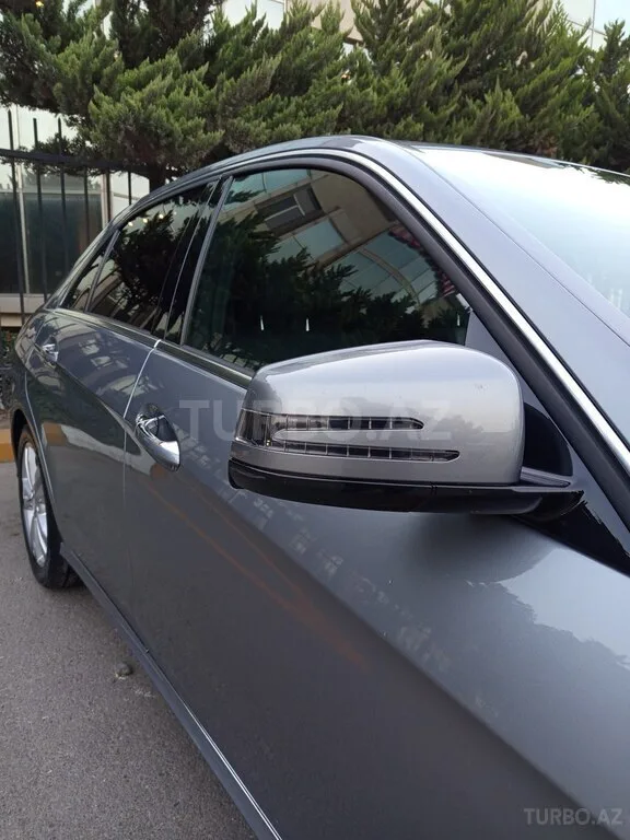 Mercedes E 220 — foto 3/4