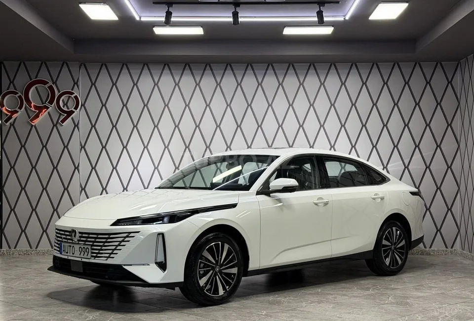 Changan Eado — foto 2/4