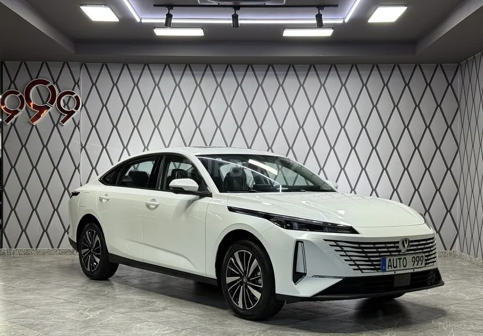 Changan Eado — foto 3/4