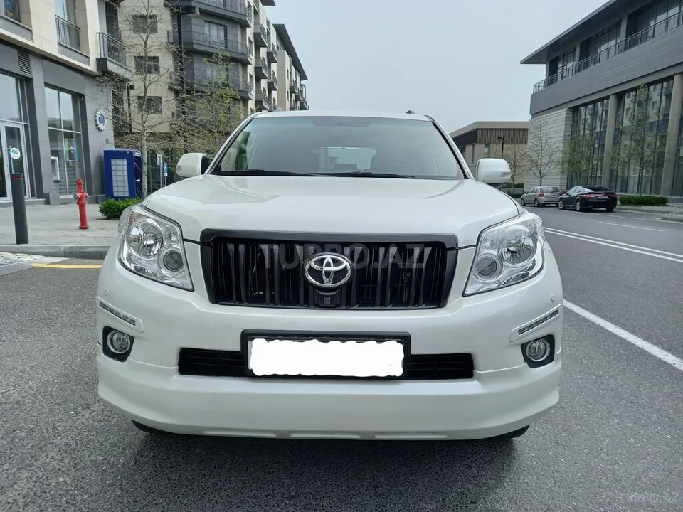 Toyota Land Cruiser Prado — foto 1/4