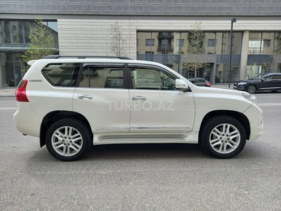 Toyota Land Cruiser Prado — foto 3/4