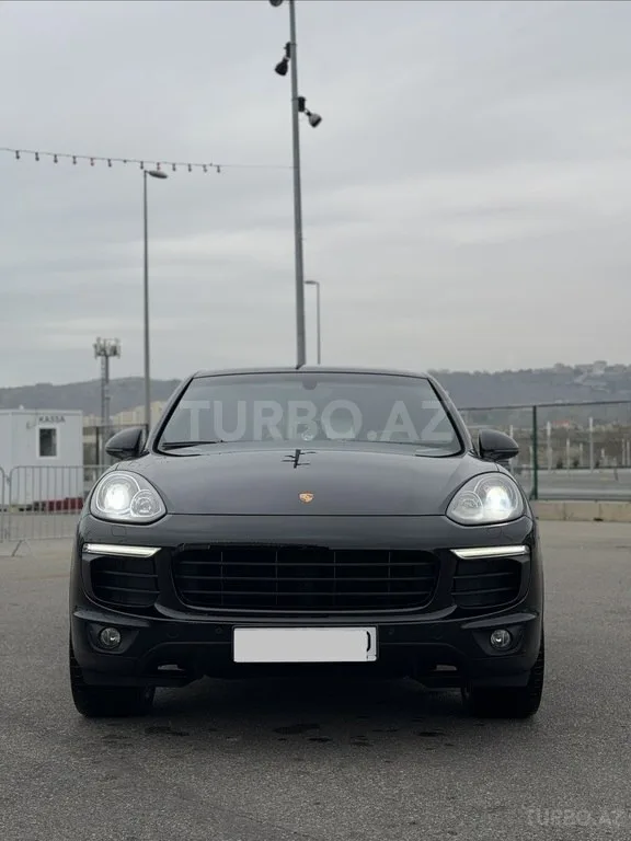 Porsche Cayenne S — foto 1/4