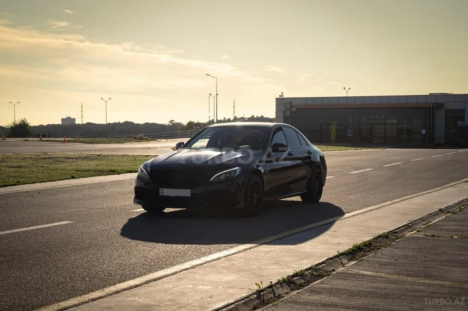 Mercedes C 63 AMG — foto 3/4