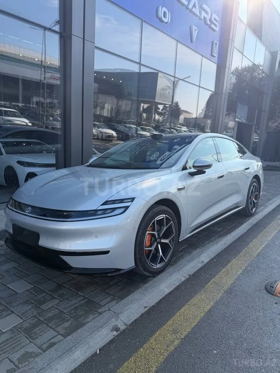 Changan Qiyuan A06 — foto 2/4