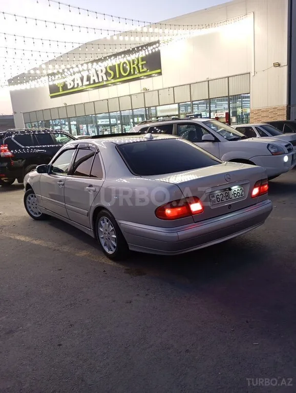 Mercedes E 200 — foto 4/4