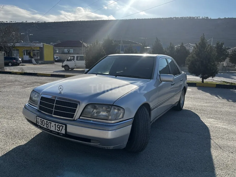 Mercedes C 200 — foto 1/4