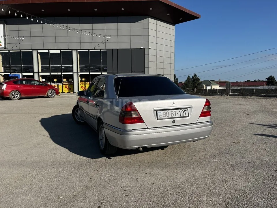 Mercedes C 200 — foto 2/4