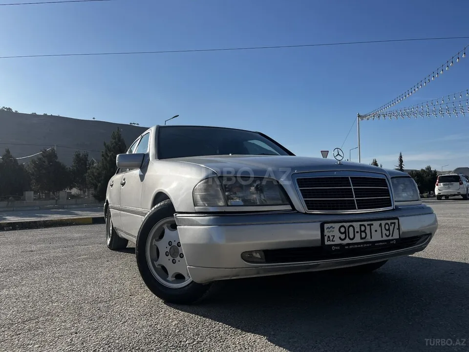 Mercedes C 200 — foto 3/4