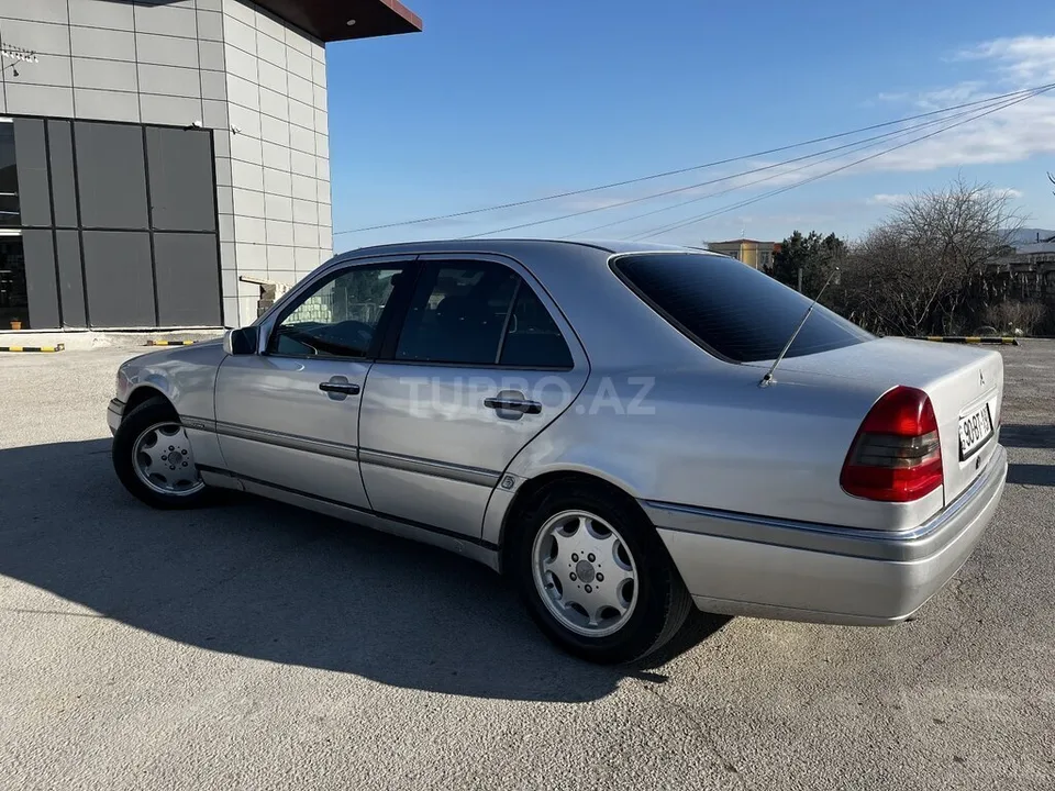 Mercedes C 200 — foto 4/4