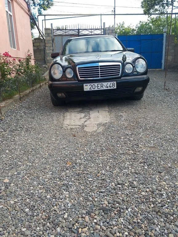 Mercedes E 240 — фото 2/4