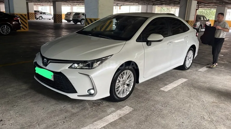Toyota Corolla — foto 1/4