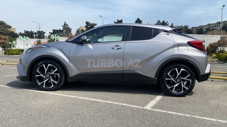 Toyota C-HR — фото 4/4