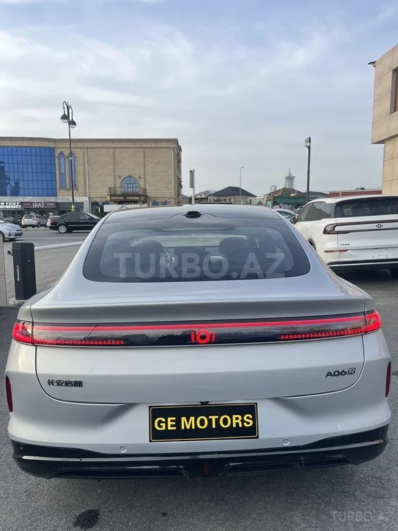 Changan Qiyuan A06 — foto 2/4