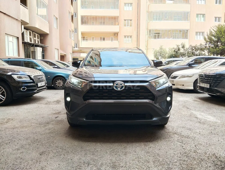 Toyota RAV4 — foto 1/4