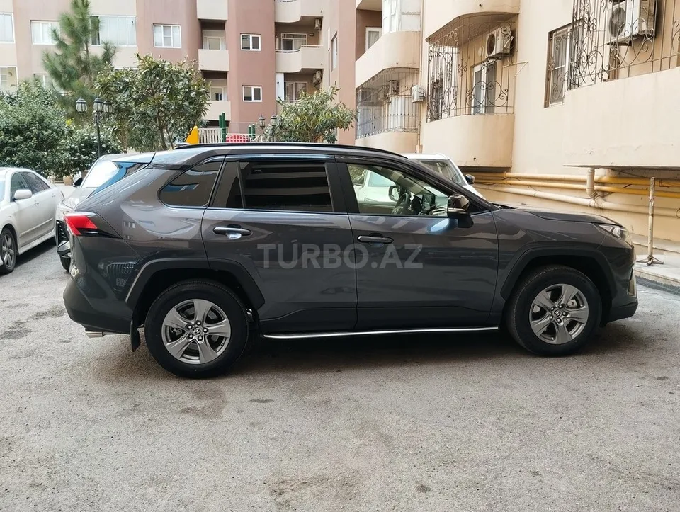 Toyota RAV4 — foto 3/4