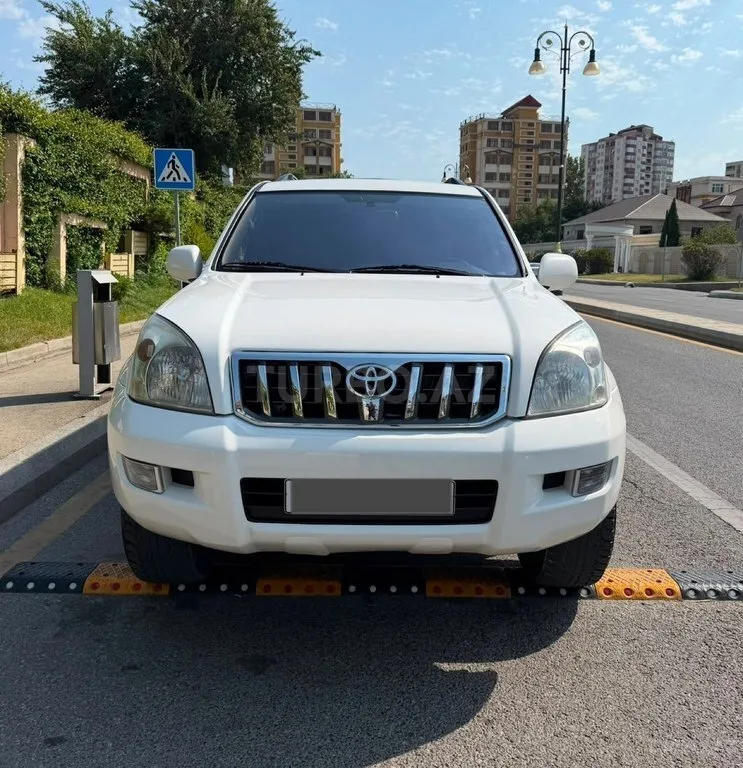 Toyota Land Cruiser Prado — foto 1/4