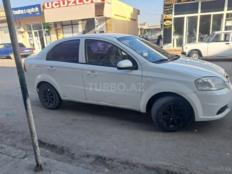 Chevrolet Aveo — foto 3/4