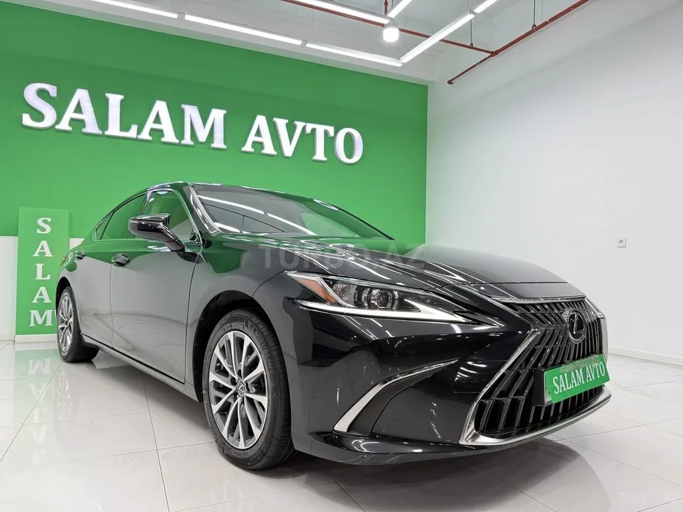 Lexus ES 200 — foto 1/4