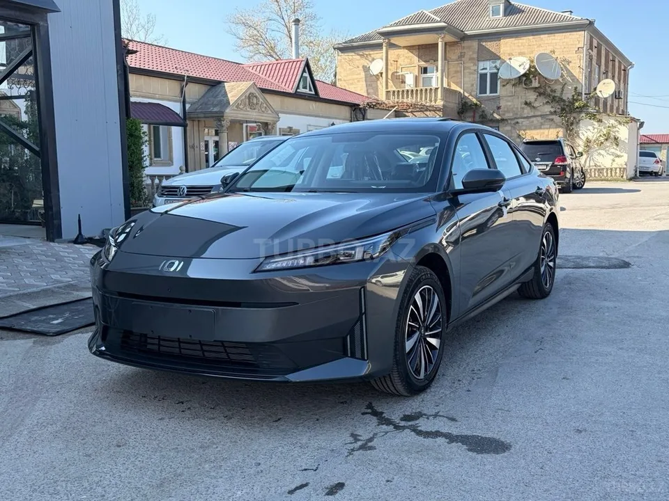 Changan Qiyuan A05 — foto 2/4