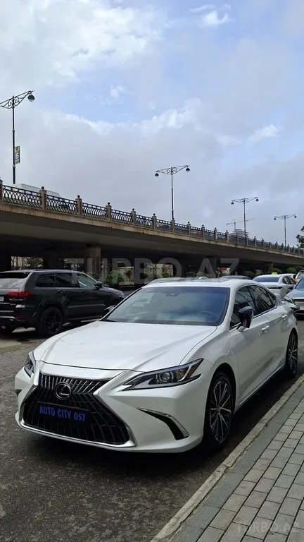 Lexus ES 300h — foto 1/4