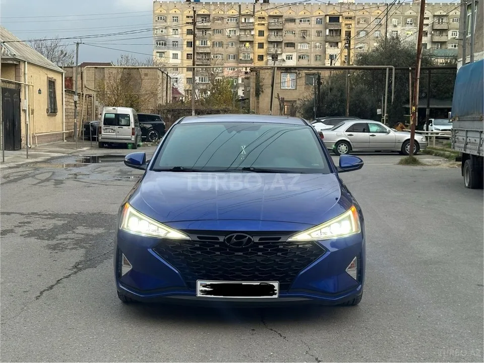 Hyundai Elantra — foto 2/4
