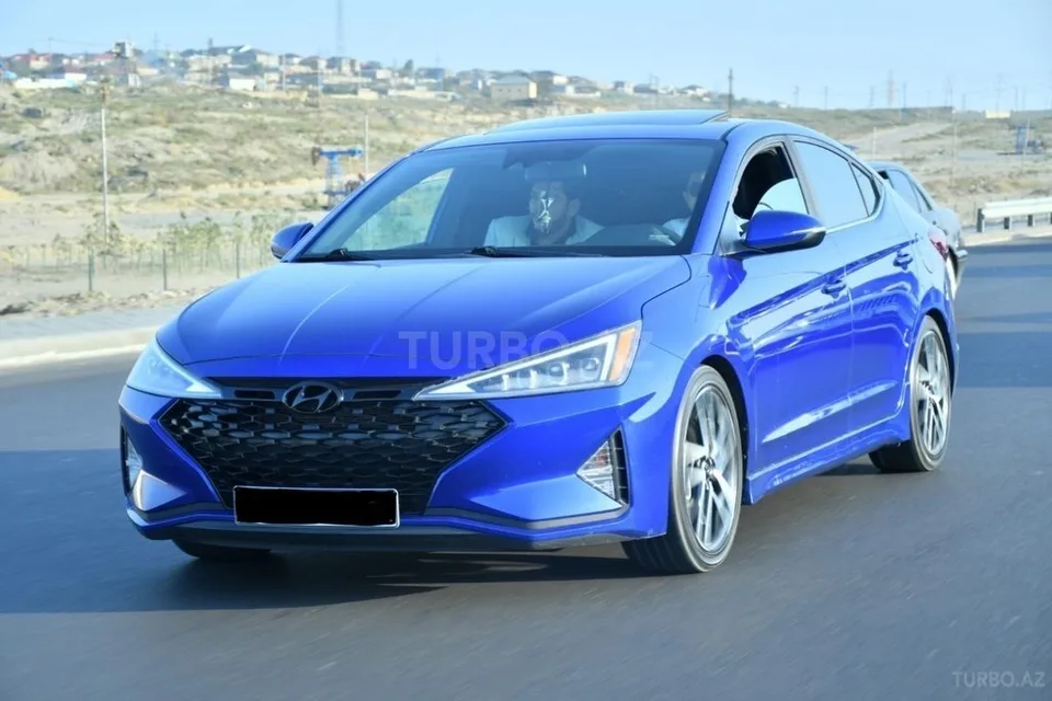 Hyundai Elantra — foto 3/4