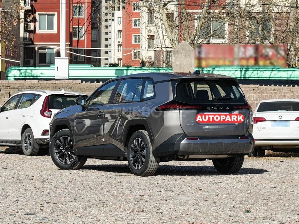 Toyota RAV4 — foto 4/4