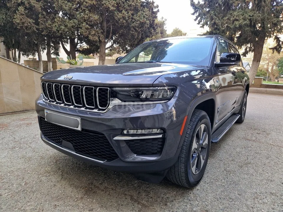 Jeep Grand Cherokee — foto 2/4