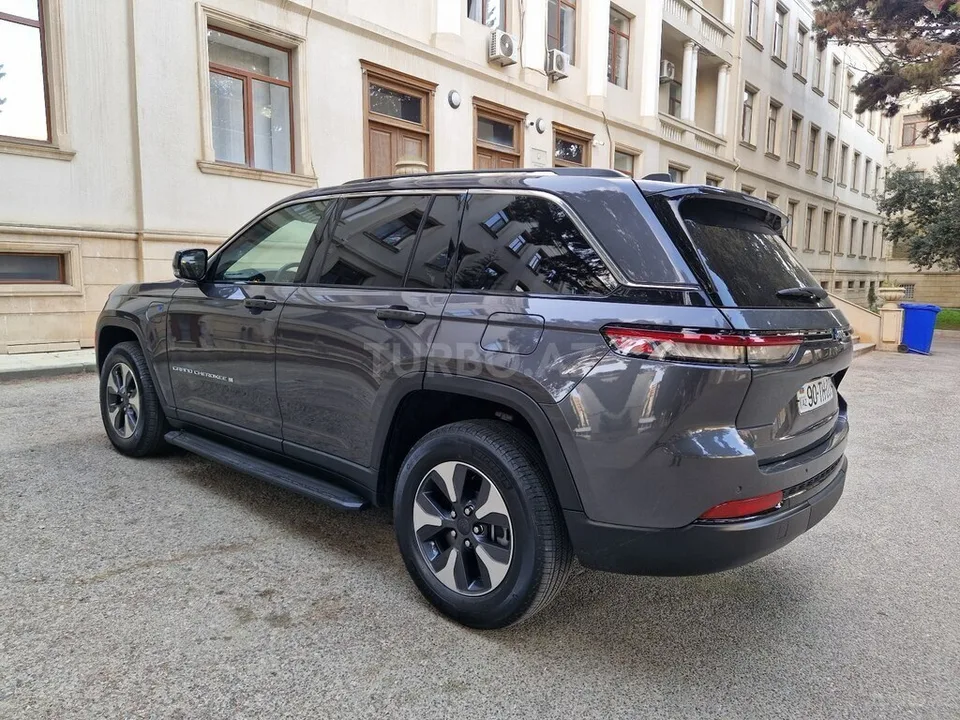 Jeep Grand Cherokee — foto 4/4