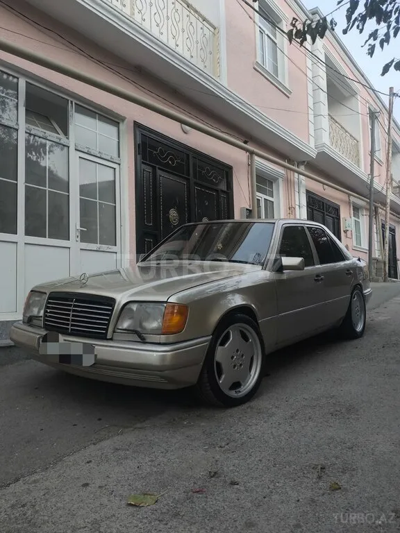 Mercedes E 280 — foto 1/4