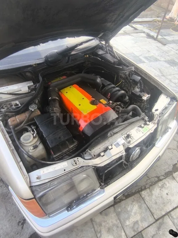 Mercedes E 280 — foto 3/4