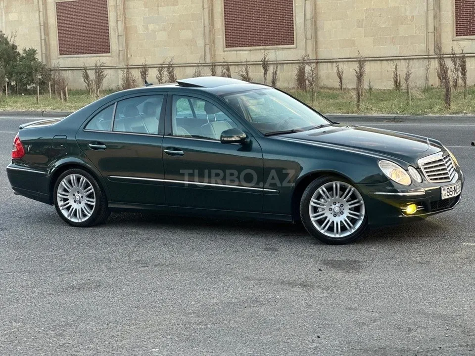 Mercedes E 350 — foto 3/4