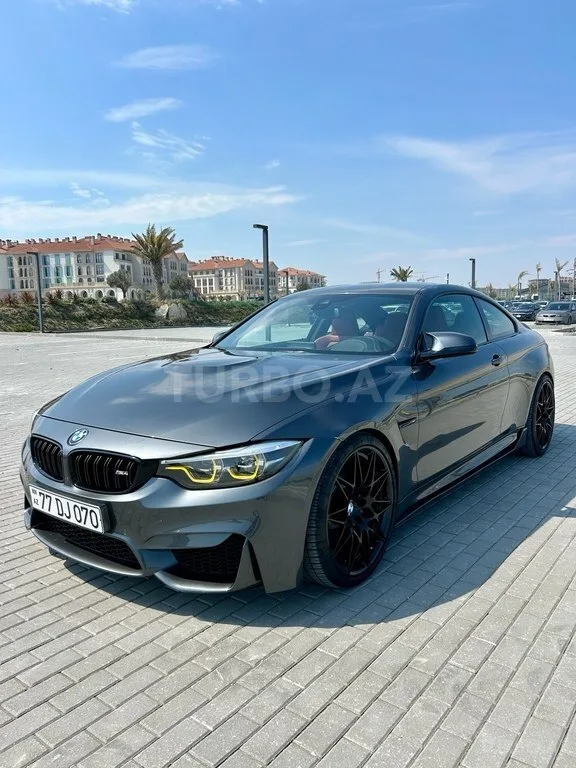 BMW M4 — foto 1/4