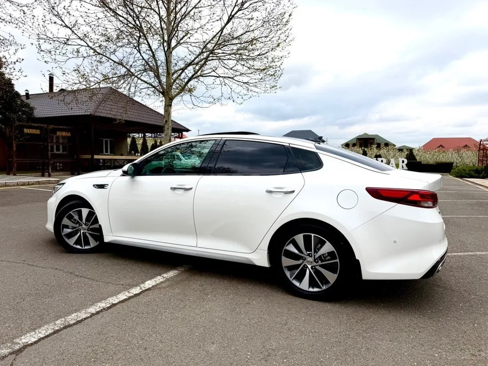 Kia Optima — foto 3/4