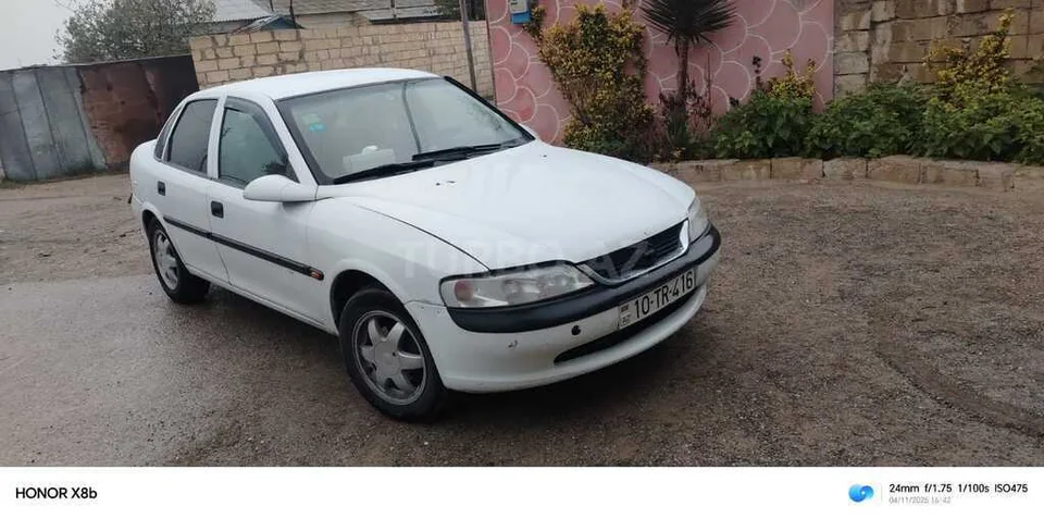 Opel Vectra — фото 1/4