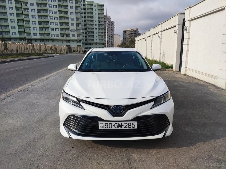 Toyota Camry — foto 1/4