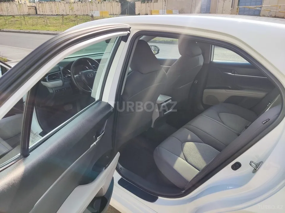 Toyota Camry — foto 4/4