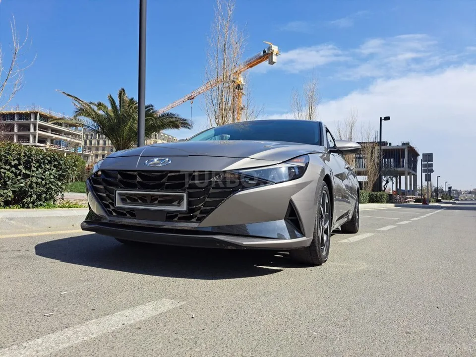Hyundai Elantra — foto 2/4