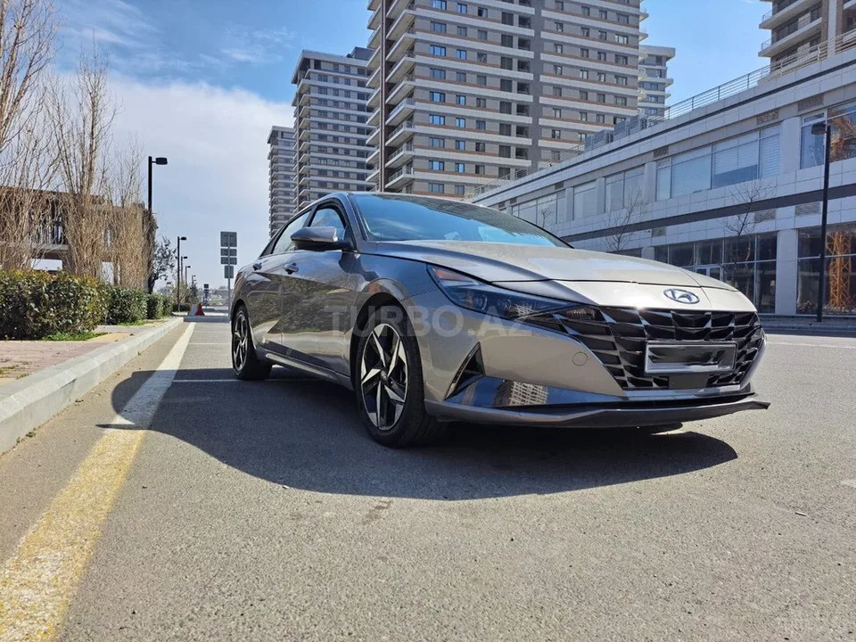Hyundai Elantra — foto 3/4