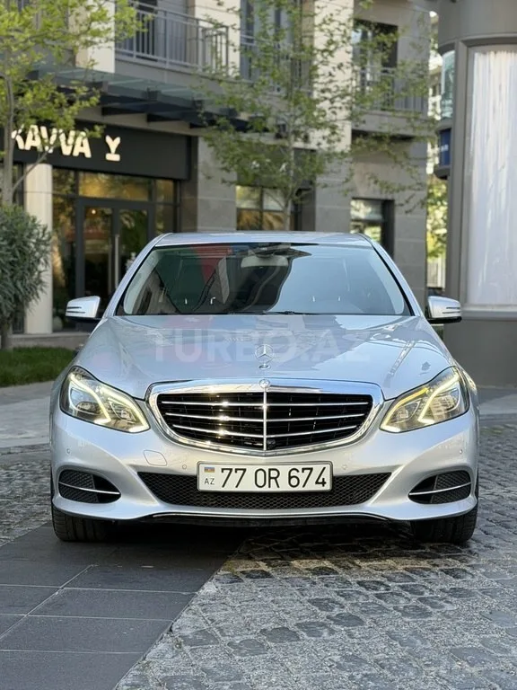 Mercedes E 200 — foto 1/4