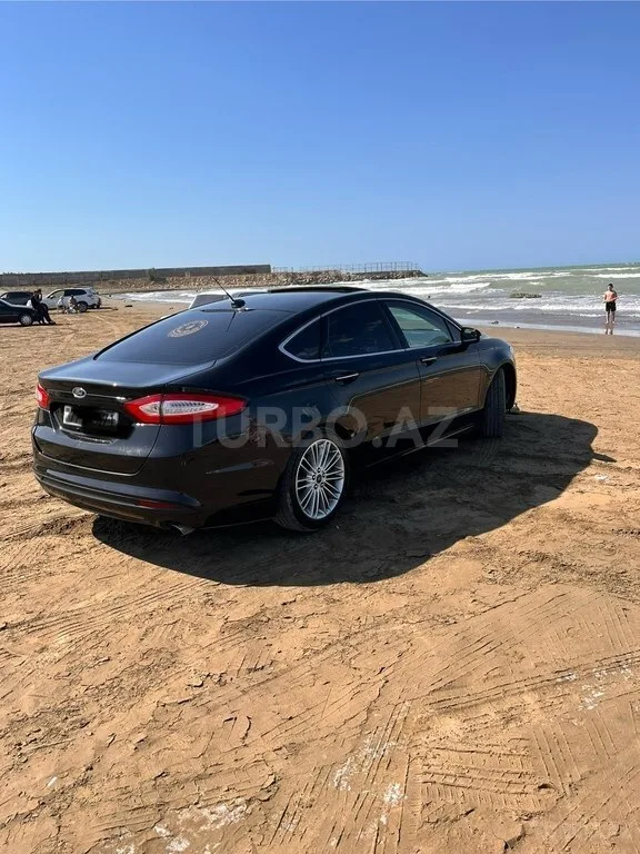Ford Fusion (North America) — foto 3/4